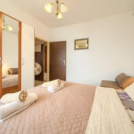 Apartment 3d *